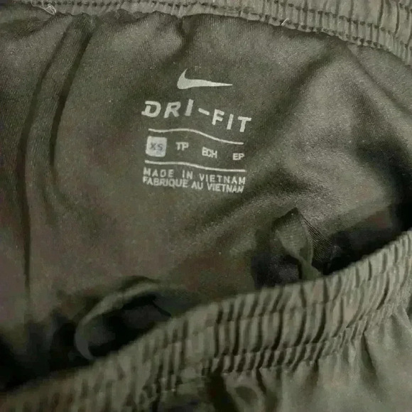 Nike dri-fit black/white shorts size XS - Picture 3 of 3